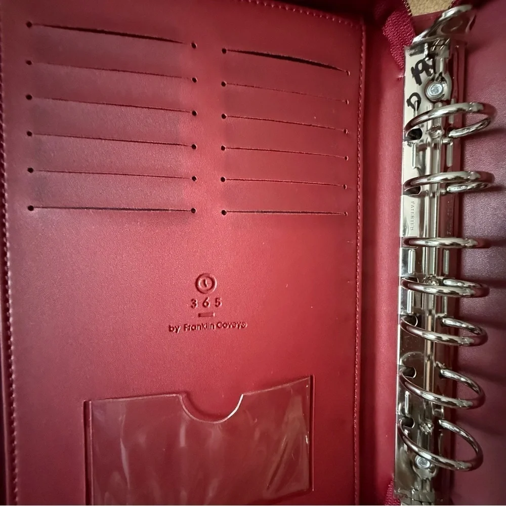 FRANKLIN COVEY 365 Red 7 Ring Planner Binder Retractable Handles 8